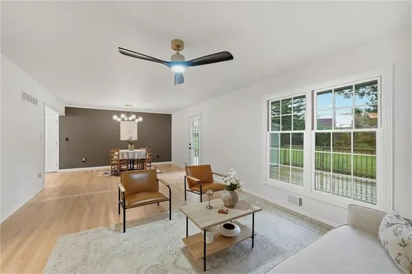 609 SW Elwood DR, Lee's Summit, MO 64081