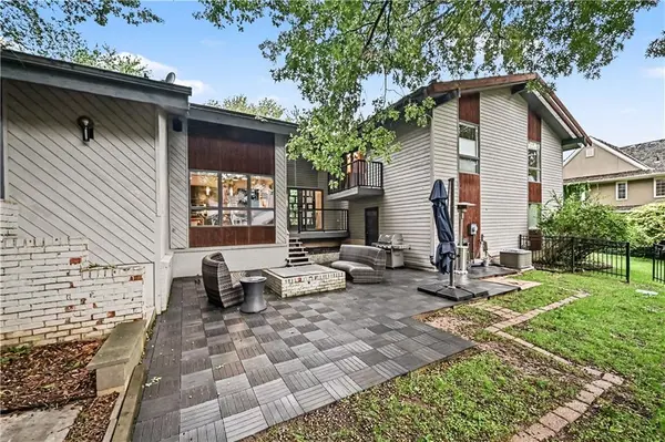 12707 Cherokee LN, Leawood, KS 66209