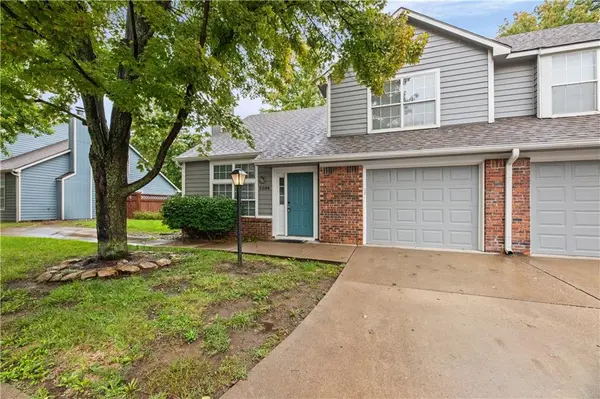2204 Breckenridge DR, Lawrence, KS 66047