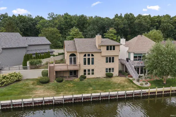 809 Bittersweet Cove DR, Mishawaka, IN 46544