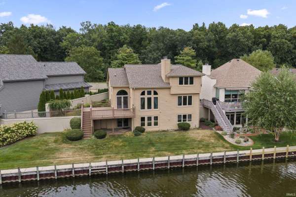 809 Bittersweet Cove DR, Mishawaka, IN 46544