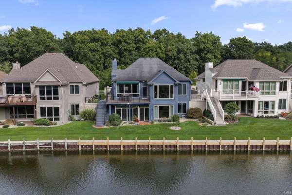 709 Bittersweet Cove DR, Mishawaka, IN 46544