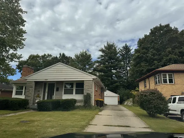 1927 Rockne DR, South Bend, IN 46617-2242