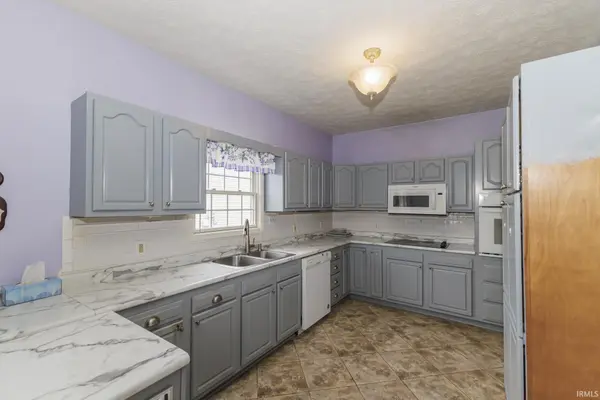 7904 W Kennedy Pkwy, Yorktown, IN 47396