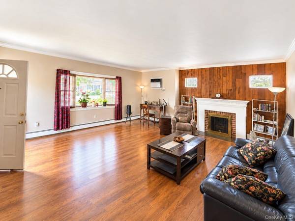 20 Munson PL, East Rockaway, NY 11518