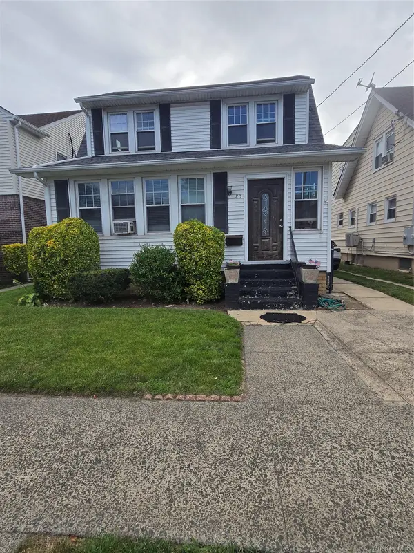 70 Rockaway Pkwy, Valley Stream, NY 11580