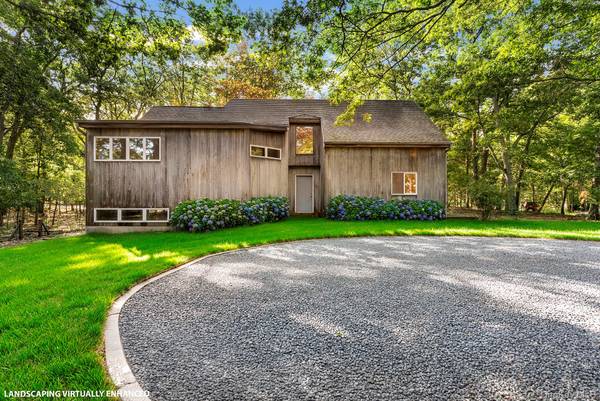 2 Boulder LN, East Hampton, NY 11937