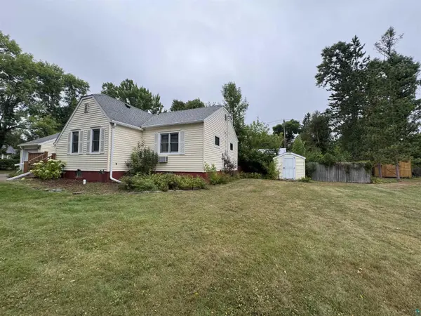 421 1st St, Moose Lake, MN 55767