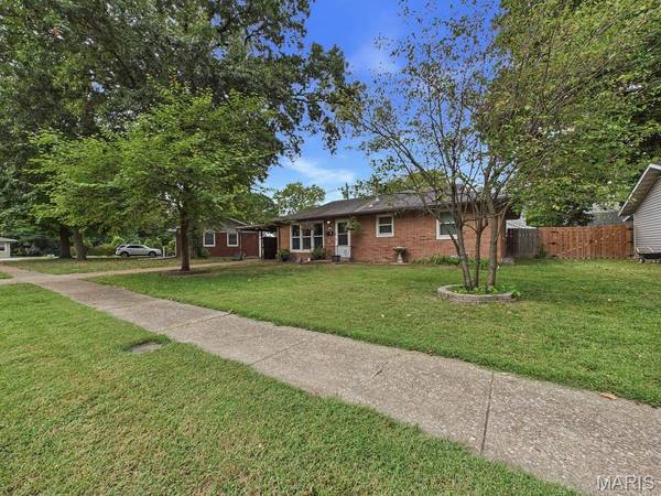 5 Riviera Drive DR, Granite City, IL 62040