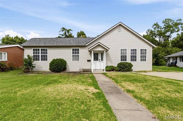 523 W Bottom AVE, Columbia, IL 62236