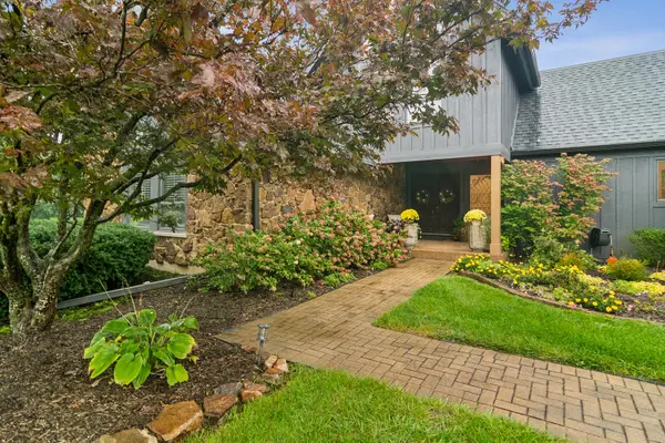 21945 W Pine Lake CIR, Kildeer, IL 60047