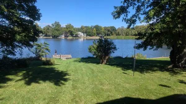 1606 W South Shore DR, Mahomet, IL 61853
