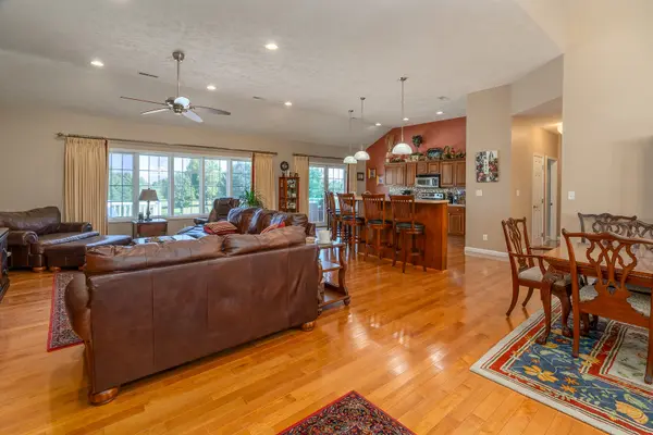 33 Bogey LN, Makanda, IL 62958