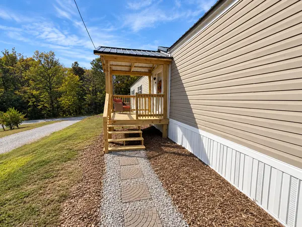 3432 Seed House RD, Iuka, IL 62849