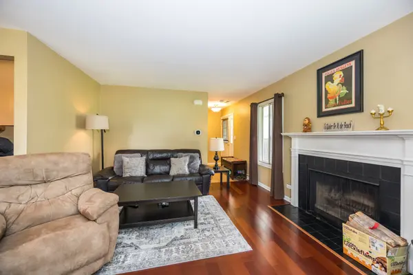 7615 Bristol CT #B, Woodridge, IL 60517