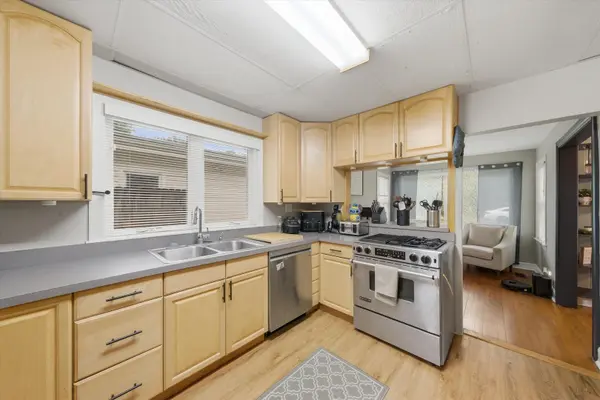 2250 Corona RD, Waukegan, IL 60087