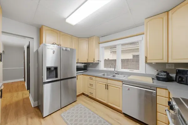 2250 Corona RD, Waukegan, IL 60087