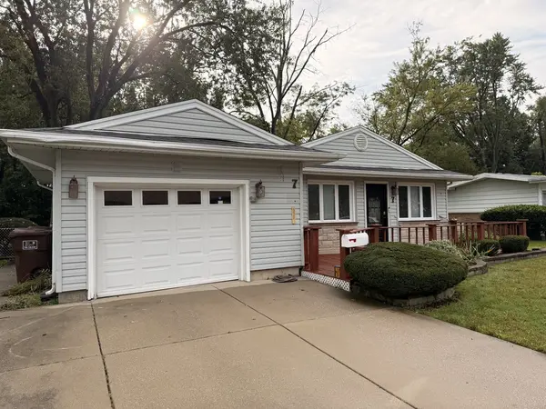 7 E Rocket CIR, Park Forest, IL 60466
