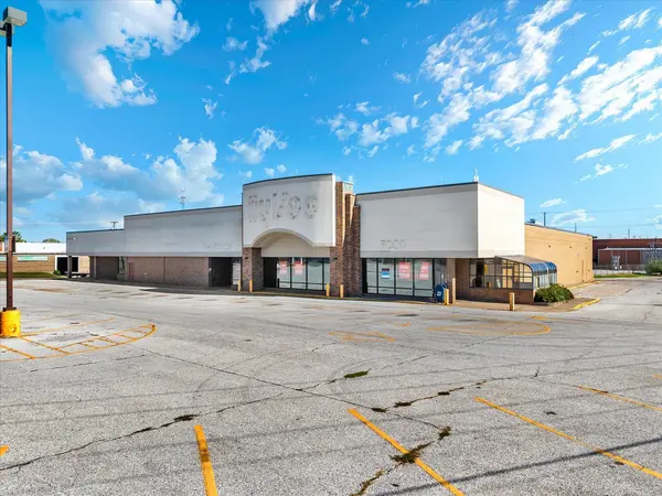 3019 Rockingham RD, Davenport, IA 52802