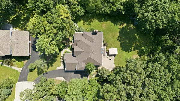 2523 Forest CT, Lindenhurst, IL 60046