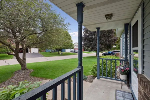 9119 Nantwick RDG, Brooklyn Park, MN 55443