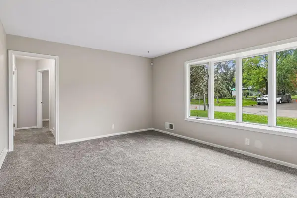 255 County Road C2 W, Roseville, MN 55113