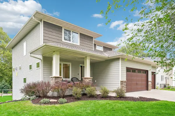325 County Road B W, Roseville, MN 55113
