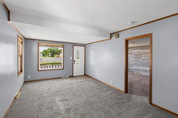220 N Chestnut ST, Belle Plaine, MN 56011