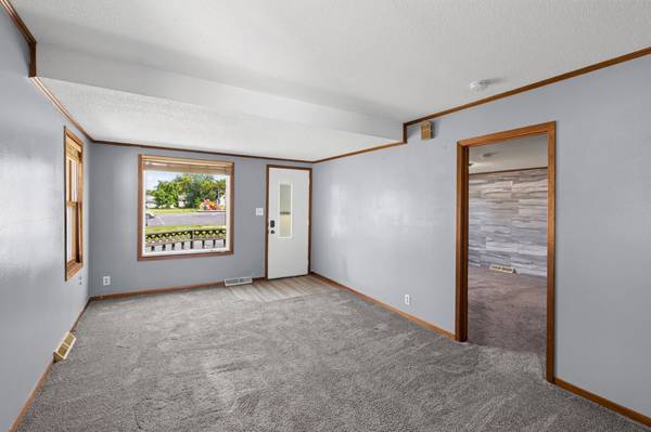 220 N Chestnut ST, Belle Plaine, MN 56011