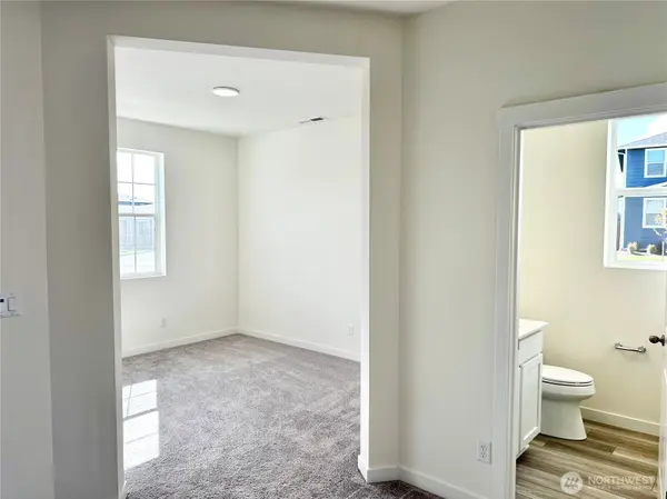 18526 136th AVE E #129, Puyallup, WA 98374