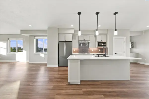 355 Columbia Point Drive, Richland, WA 99352