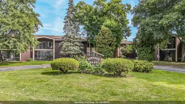 1699 ALCAN DR #212, Menasha, WI 54952