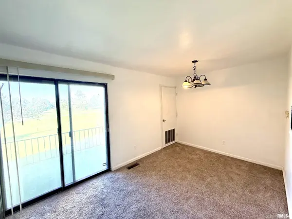 3207 W WILLOW KNOLLS DR #50C, Peoria, IL 61614