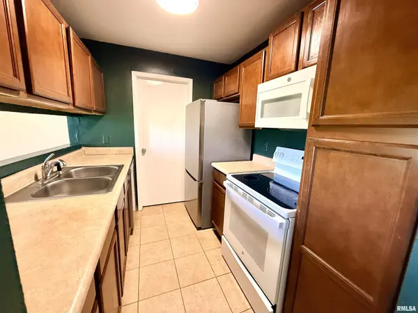3207 W WILLOW KNOLLS DR #50C, Peoria, IL 61614