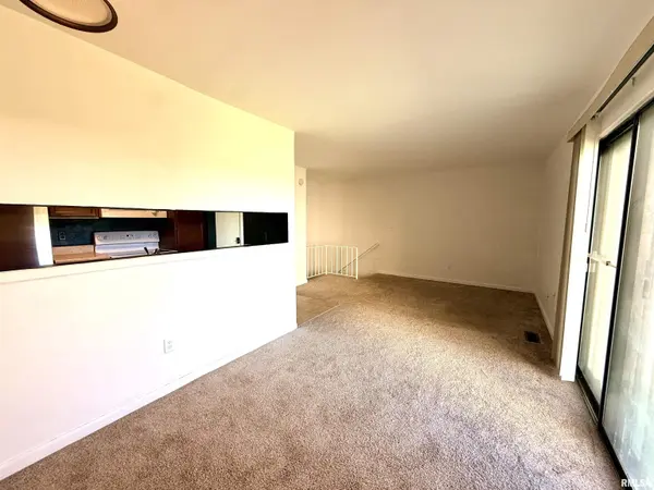 3207 W WILLOW KNOLLS DR #50C, Peoria, IL 61614