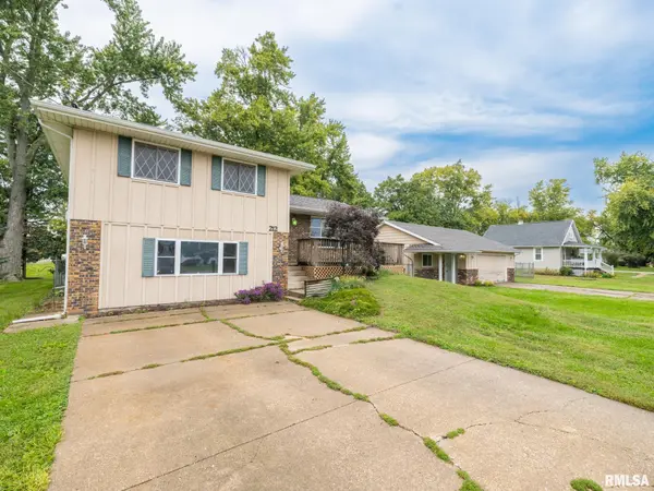212 GARDENA AVE, East Peoria, IL 61611
