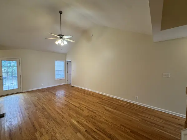 620 S Cavalcade Cir, Oak Grove, KY 42262