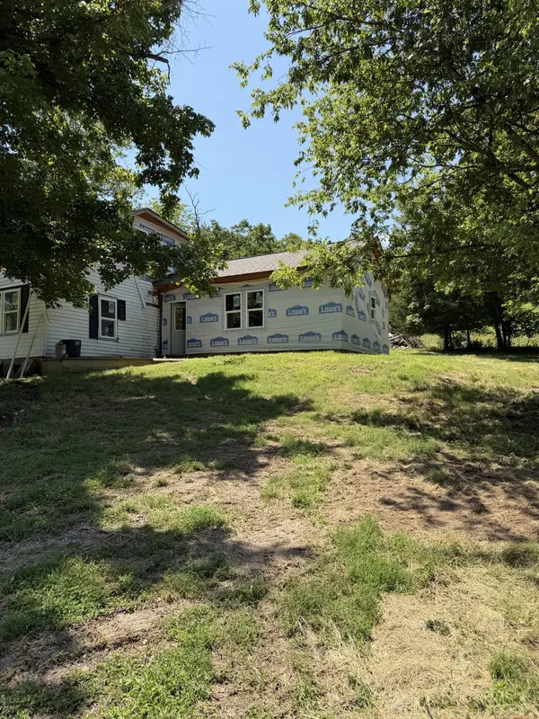 303 Little Creek Rd, Pleasant Shade, TN 37145