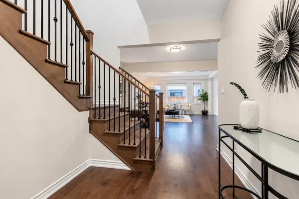 126 Durham AVE, Barrie, ON L9J 0W7