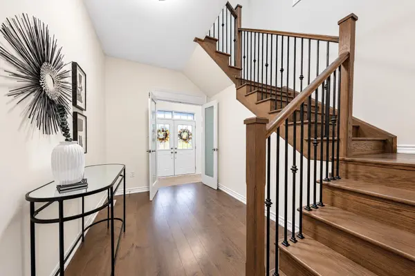 126 Durham AVE, Barrie, ON L9J 0W7