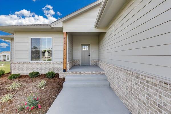 234 S Wellcrest Cir., Wichita, KS 67052