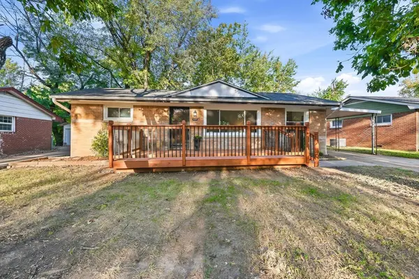 1127 N Westview Dr,  Derby,  KS 67037