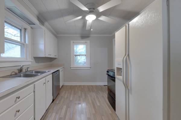 705 S Pershing Ave, Wichita, KS 67218