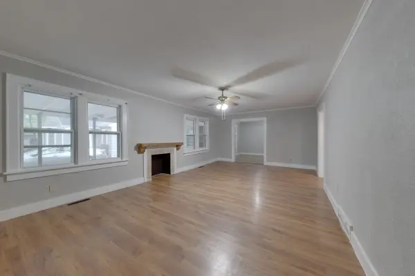 705 S Pershing Ave, Wichita, KS 67218