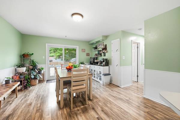 706 N Farmington Dr, Derby, KS 67037