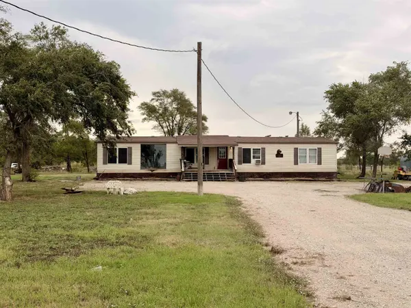 10422 W 72nd St, Halstead, KS 67056