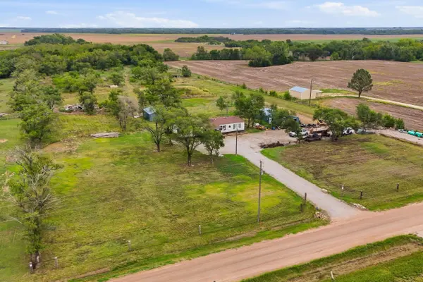 10422 W 72nd St, Halstead, KS 67056