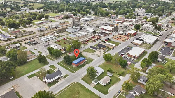 264 E Washington ST, Marshfield, MO 65706