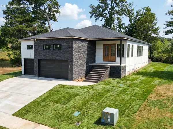 3817 East Cypress Point, Springfield, MO 65802