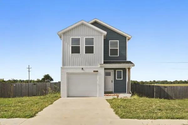 1202 E Perry ST, Republic, MO 65738